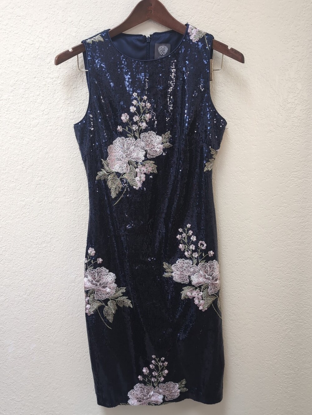 Vince Camuto Sleeveless All-over Sequin Dress With Floral Embroidery. Size 2